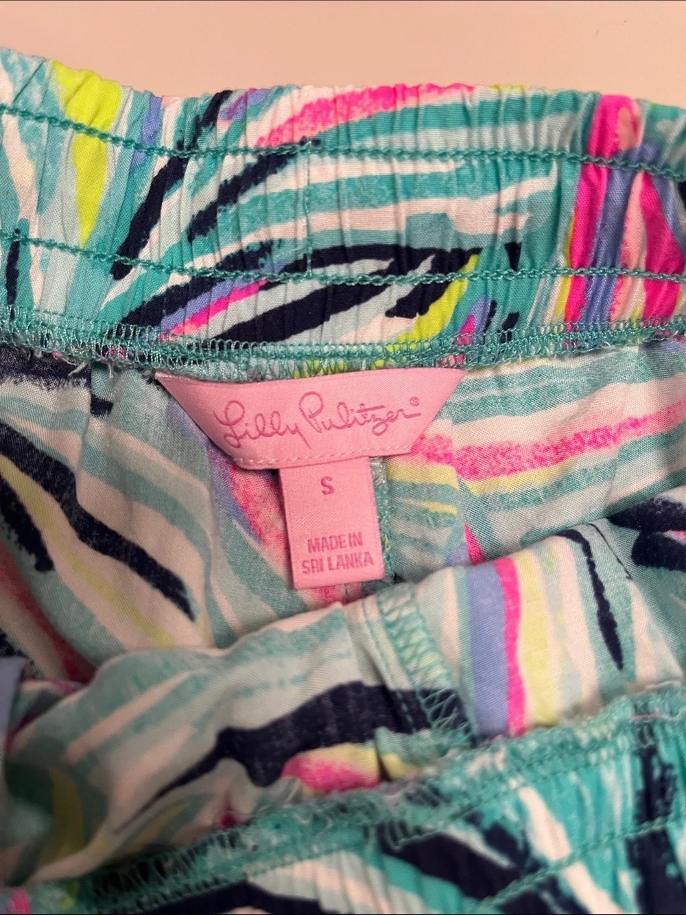 Lilly Pulitzer Tropical Leaf Print Athletic Shorts with Pockets size Small